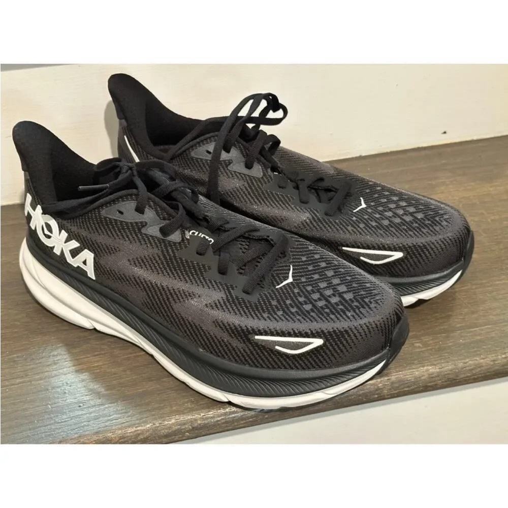 Hoka Clifton 9. Wide 11 men